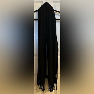 Gucci Women’s All Black Scarf Wrap Gucci Monogram Design 38X180 🔥